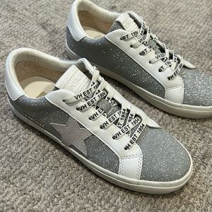 Vintage Havana sneakers!